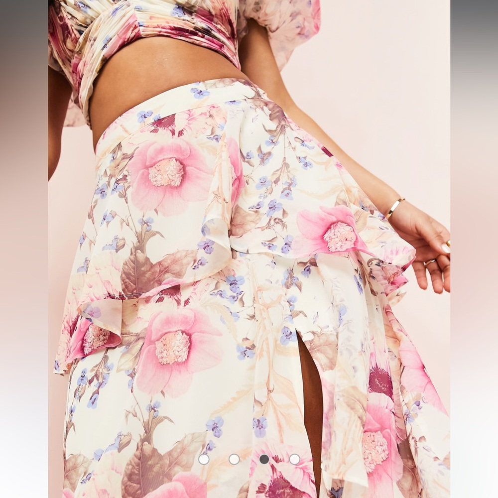 ASOS LUXE ruched wrap tiered maxi skirt in floral print - Picture 2 of 11